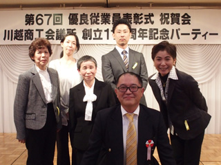 幅広い年齢が活躍中!例えば、夢を追いかける20代フリーター、 家事や子育てと両立する主婦、 定年退職後にもうひと頑張りするシニア等 様々な方が活躍中です! 生活スタイルに合わせたシフトを組むので 無理なく働けます。